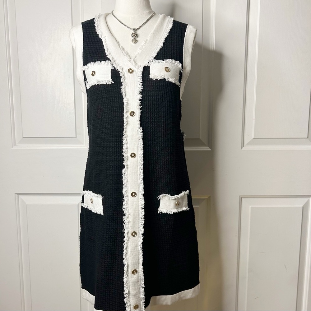 Maggy London Contrast Trim V-Neck Dress (Size M) - Picture 4 of 9